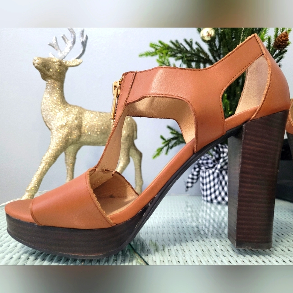 Moda Spana Brown Leather Zip Front Heels, Size 9